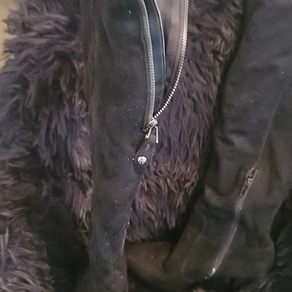 Shoe - Picture 2 of 4